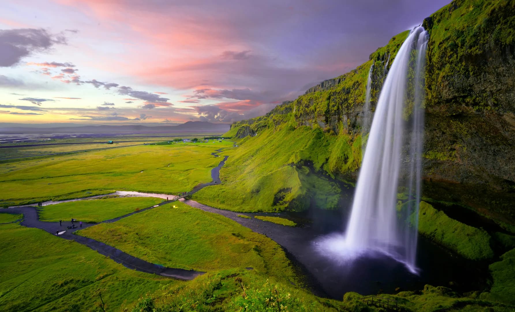 Iceland – Fire, Ice & Black Sand thumbnail 4